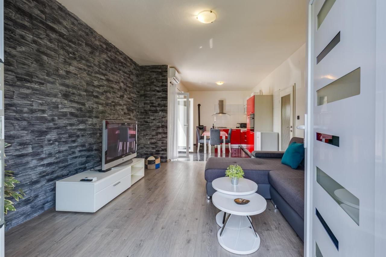 Apartment A & J ペトルチャネ エクステリア 写真