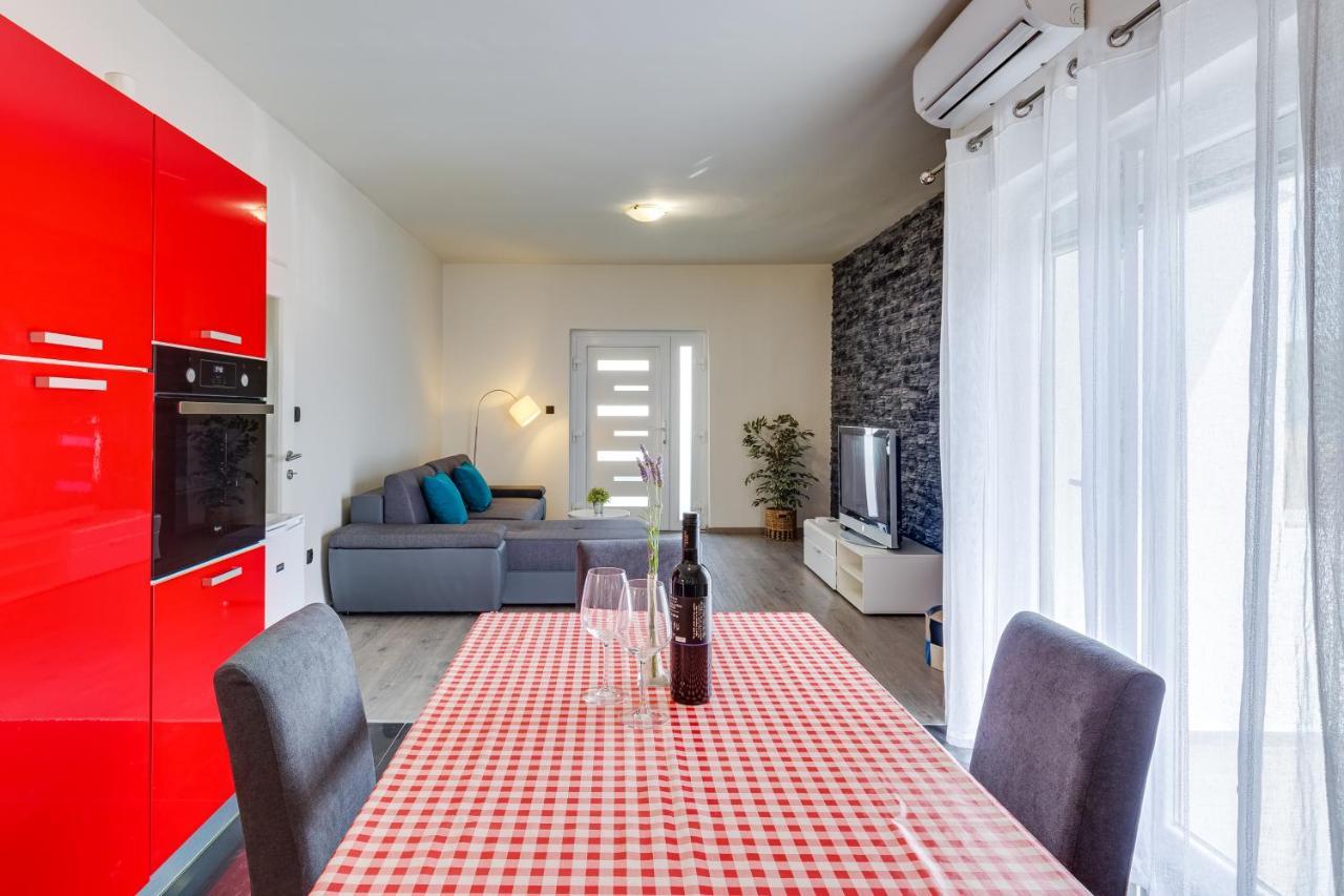 Apartment A & J ペトルチャネ エクステリア 写真